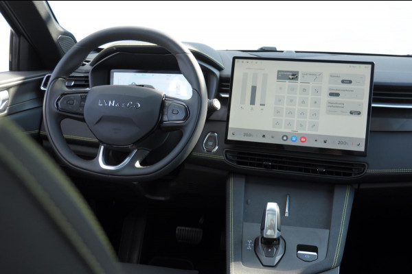 Lynk & Co 01 276PK Automaat More Trekhaak / Adaptive cruise control / Leren bekleding / Elektrisch verstelbare stoelen / Schuif- kanteldak / Stoel- en stuurverwarming / Parkeersensoren V+A / 360 Graden Camera / Elektrische achterklep / 20" lichtmetalen velgen
