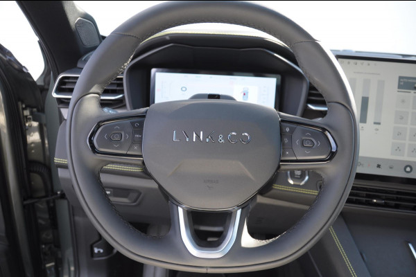 Lynk & Co 01 276PK Automaat More Trekhaak / Adaptive cruise control / Leren bekleding / Elektrisch verstelbare stoelen / Schuif- kanteldak / Stoel- en stuurverwarming / Parkeersensoren V+A / 360 Graden Camera / Elektrische achterklep / 20" lichtmetalen velgen