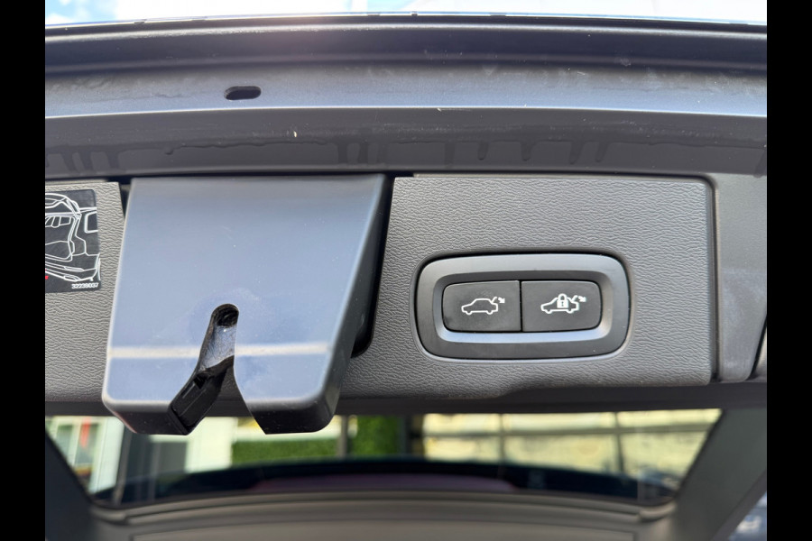 Volvo XC60 2.0 Recharge T6 AWD Inscription | Pano | Surround View | Trekhaak | Dealer Ond.