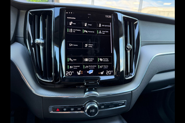 Volvo XC60 2.0 Recharge T6 AWD Inscription | Pano | Surround View | Trekhaak | Dealer Ond.