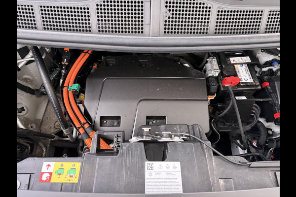 Peugeot e-Expert Long 75 kWh L3 VAN:42.900,- VOOR:39.877,- UW HERFSTVOORDEEL:3.023,- 9pl | SOH 95% | CAMERA | NAVIGATIE | BTW VERREKENBAAR | LED | CLIMA | FABRIEKSGARANTIE TOT 11-2027 | ALL-IN PRIJS