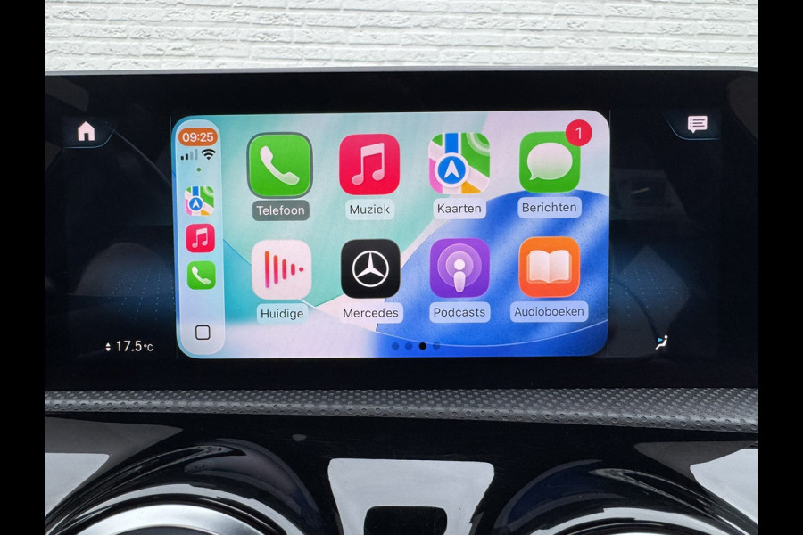 Mercedes-Benz A-Klasse 200 Business Solution AMG Line Pano Cilma Navi Carplay Stoelverw. OEM-sfeerverlichting Digitaaldash