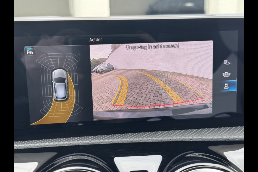 Mercedes-Benz A-Klasse 200 Business Solution AMG Line Pano Cilma Navi Carplay Stoelverw. OEM-sfeerverlichting Digitaaldash