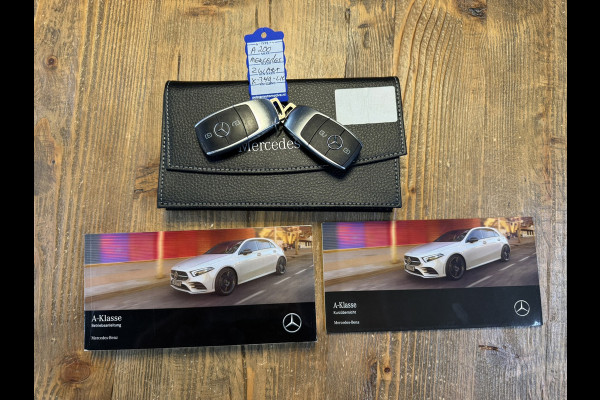 Mercedes-Benz A-Klasse 200 Business Solution AMG Line Pano Cilma Navi Carplay Stoelverw. OEM-sfeerverlichting Digitaaldash