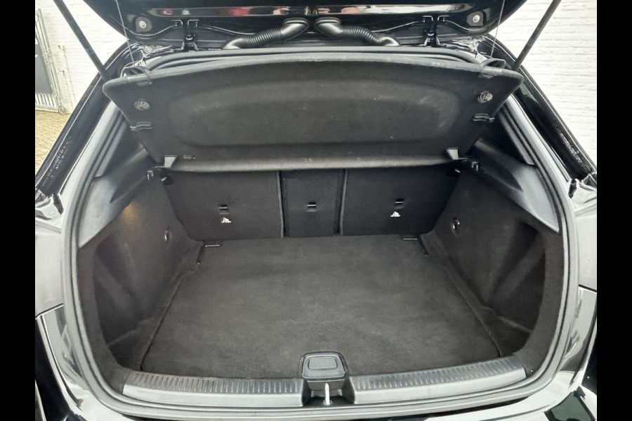 Mercedes-Benz A-Klasse 200 Business Solution AMG Line Pano Cilma Navi Carplay Stoelverw. OEM-sfeerverlichting Digitaaldash