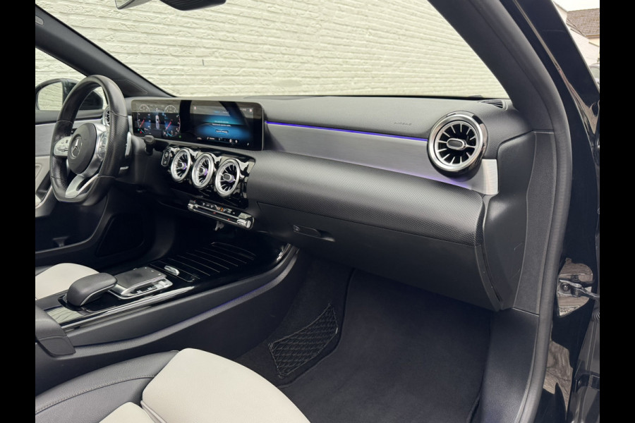 Mercedes-Benz A-Klasse 200 Business Solution AMG Line Pano Cilma Navi Carplay Stoelverw. OEM-sfeerverlichting Digitaaldash