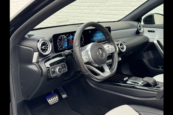 Mercedes-Benz A-Klasse 200 Business Solution AMG Line Pano Cilma Navi Carplay Stoelverw. OEM-sfeerverlichting Digitaaldash