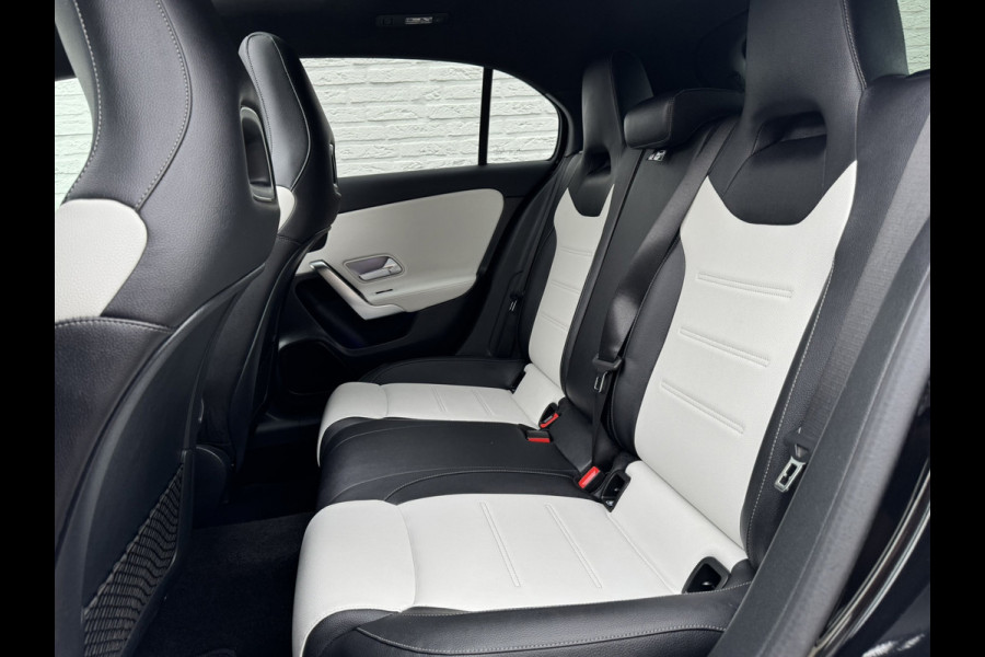 Mercedes-Benz A-Klasse 200 Business Solution AMG Line Pano Cilma Navi Carplay Stoelverw. OEM-sfeerverlichting Digitaaldash