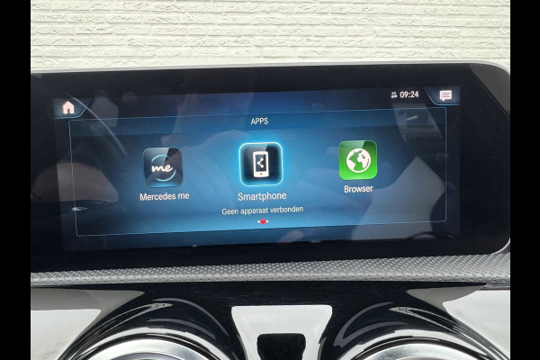 Mercedes-Benz A-Klasse 200 Business Solution AMG Line Pano Cilma Navi Carplay Stoelverw. OEM-sfeerverlichting Digitaaldash