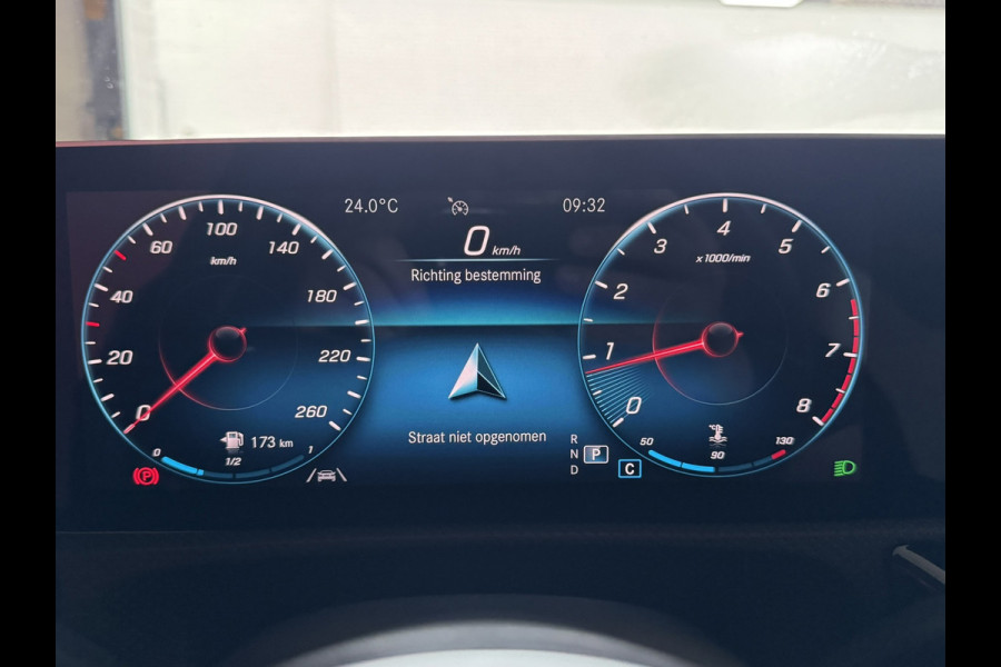 Mercedes-Benz A-Klasse 200 Business Solution AMG Line Pano Cilma Navi Carplay Stoelverw. OEM-sfeerverlichting Digitaaldash
