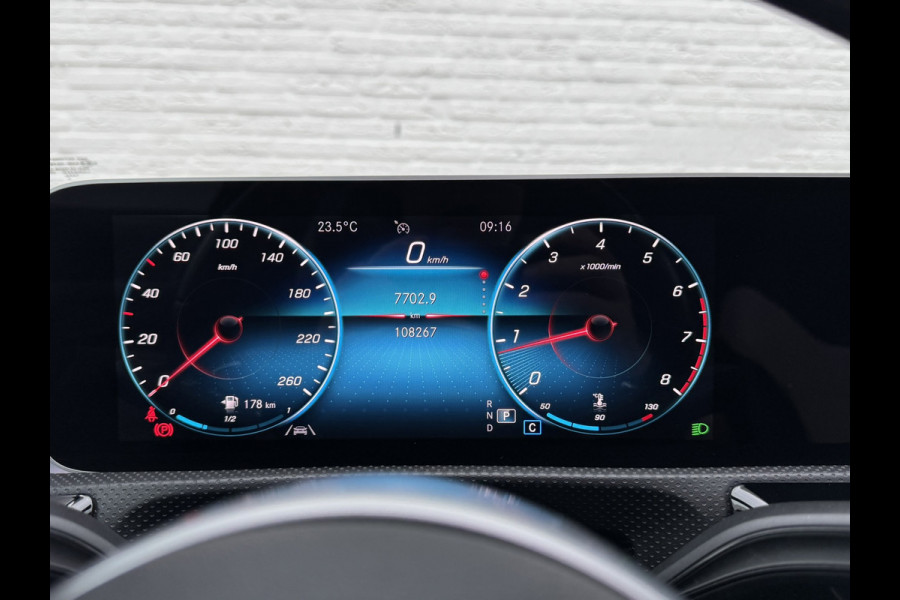 Mercedes-Benz A-Klasse 200 Business Solution AMG Line Pano Cilma Navi Carplay Stoelverw. OEM-sfeerverlichting Digitaaldash