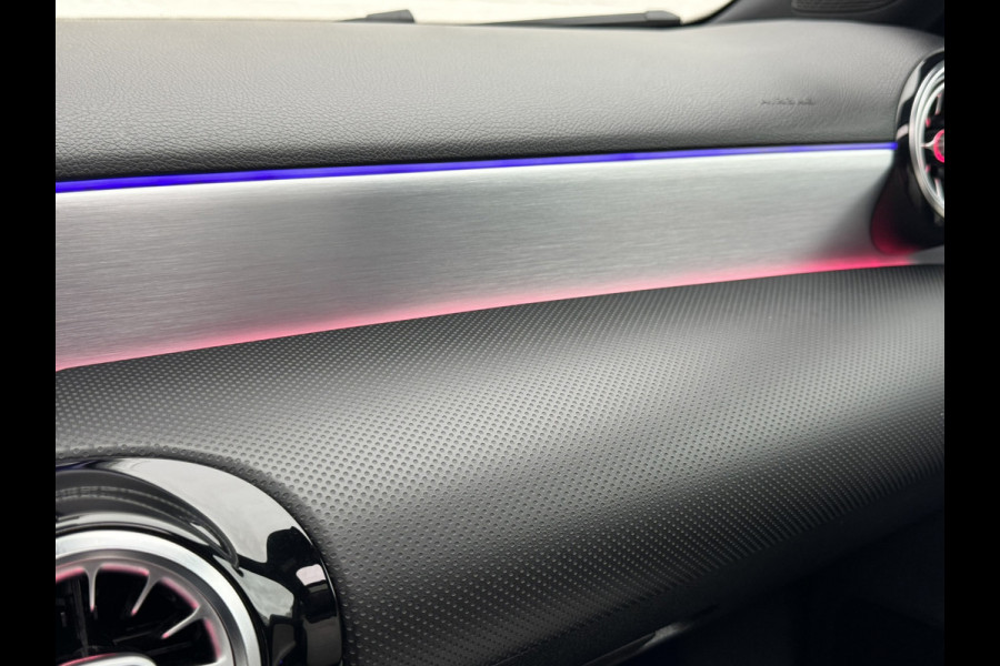 Mercedes-Benz A-Klasse 200 Business Solution AMG Line Pano Cilma Navi Carplay Stoelverw. OEM-sfeerverlichting Digitaaldash