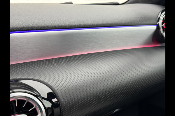 Mercedes-Benz A-Klasse 200 Business Solution AMG Line Pano Cilma Navi Carplay Stoelverw. OEM-sfeerverlichting Digitaaldash
