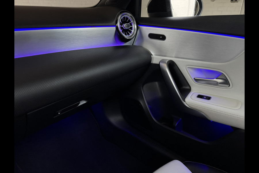 Mercedes-Benz A-Klasse 200 Business Solution AMG Line Pano Cilma Navi Carplay Stoelverw. OEM-sfeerverlichting Digitaaldash