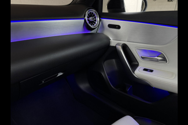 Mercedes-Benz A-Klasse 200 Business Solution AMG Line Pano Cilma Navi Carplay Stoelverw. OEM-sfeerverlichting Digitaaldash