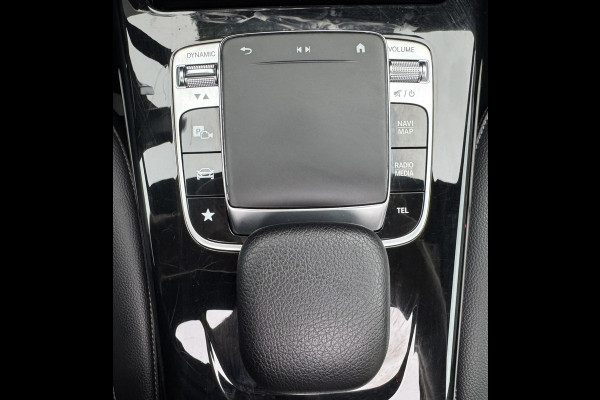 Mercedes-Benz A-Klasse 200 Business Solution AMG Line Pano Cilma Navi Carplay Stoelverw. OEM-sfeerverlichting Digitaaldash