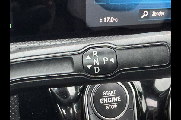 Mercedes-Benz A-Klasse 200 Business Solution AMG Line Pano Cilma Navi Carplay Stoelverw. OEM-sfeerverlichting Digitaaldash