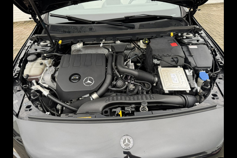 Mercedes-Benz A-Klasse 200 Business Solution AMG Line Pano Cilma Navi Carplay Stoelverw. OEM-sfeerverlichting Digitaaldash