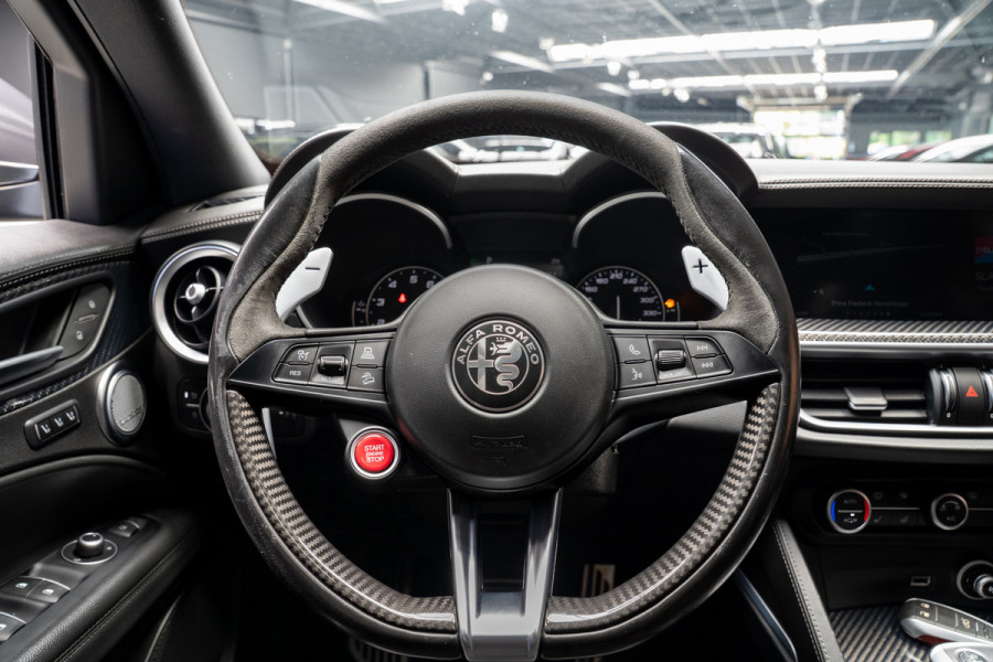 Alfa Romeo Stelvio 2.9 V6 AWD Quadrifoglio Harman K Leer ACC Carbon Seat Pack Panoramadak PDC Camera Memory seats Stuurverwarming Stoelverwarming LM velgen