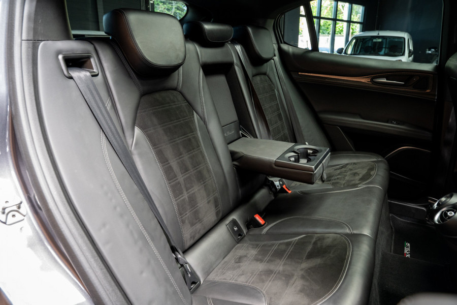 Alfa Romeo Stelvio 2.9 V6 AWD Quadrifoglio Harman K Leer ACC Carbon Seat Pack Panoramadak PDC Camera Memory seats Stuurverwarming Stoelverwarming LM velgen