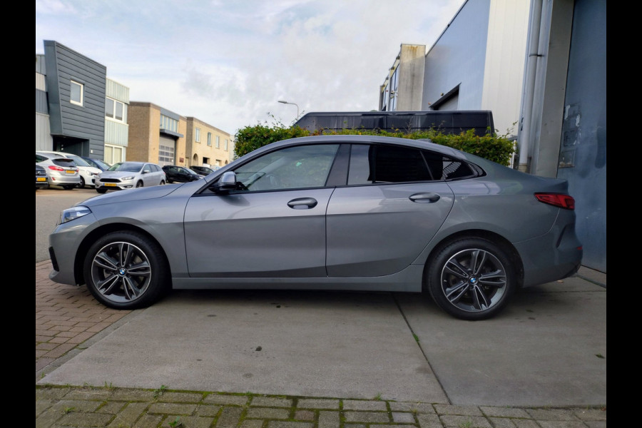 BMW 2 Serie Gran Coupé 218i Dealer onderhouden!