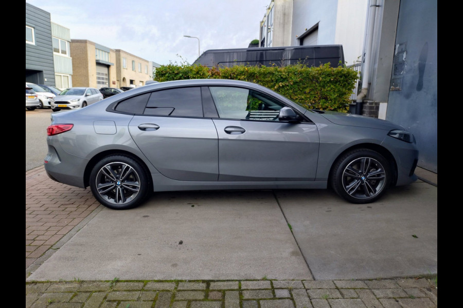 BMW 2 Serie Gran Coupé 218i Dealer onderhouden!