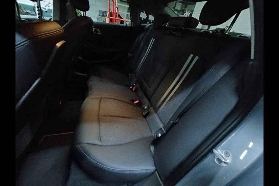BMW 2 Serie Gran Coupé 218i Dealer onderhouden!