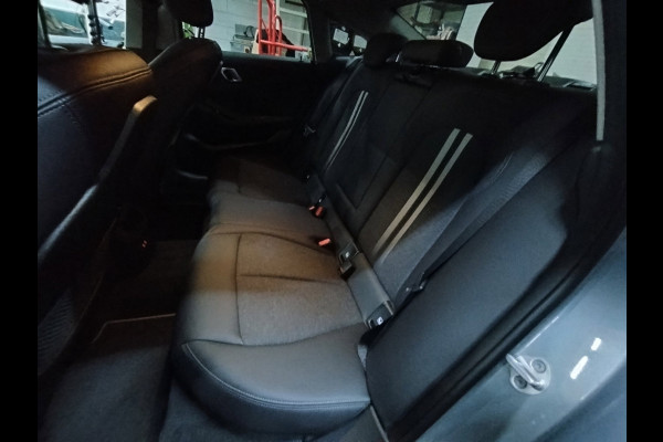 BMW 2 Serie Gran Coupé 218i Dealer onderhouden!