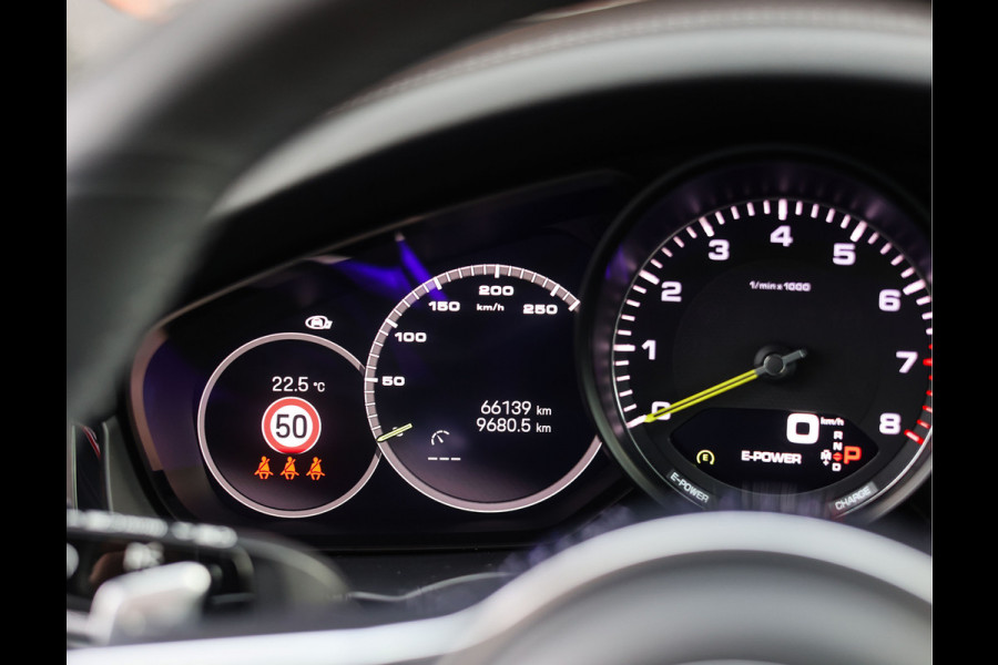 Porsche Cayenne Coupé 3.0 E-Hybrid | Pano - Sport Chrono - BOSE