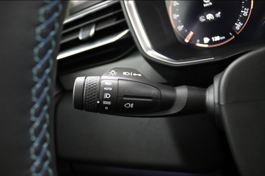 Lynk & Co 01 1.5*PLUG-IN*NAVI*PANO*CAM*ACC*CARPLAY*ECC*LED*