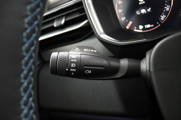 Lynk & Co 01 1.5*PLUG-IN*NAVI*PANO*CAM*ACC*CARPLAY*ECC*LED*