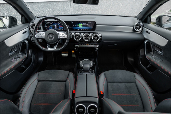 Mercedes-Benz A-Klasse 250 e AMG Line Pano / Sfeerverlichting / Carplay / Night Pakket / 18inch /