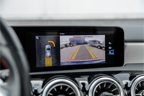 Mercedes-Benz A-Klasse 250 e AMG Line Pano / Sfeerverlichting / Carplay / Night Pakket / 18inch /