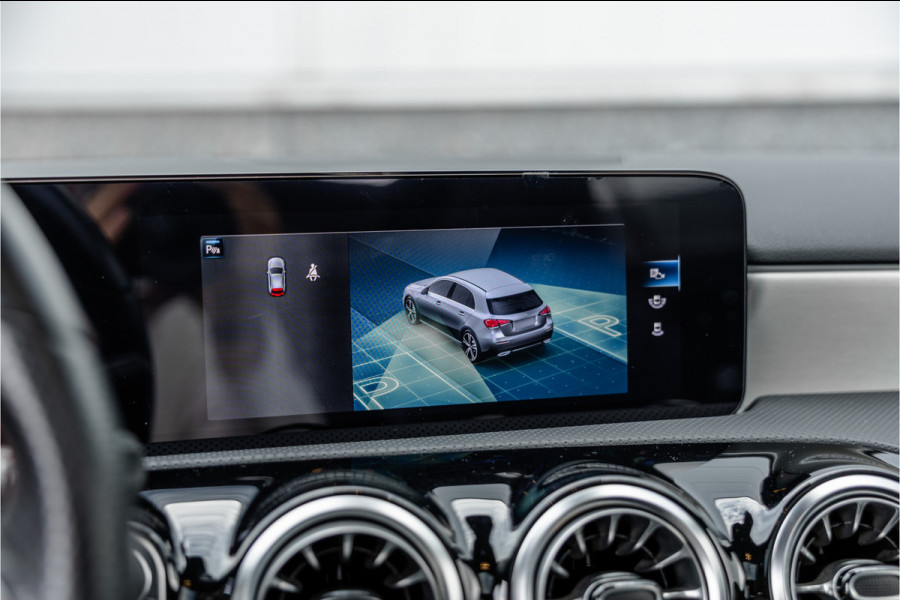 Mercedes-Benz A-Klasse 250 e AMG Line Pano / Sfeerverlichting / Carplay / Night Pakket / 18inch /