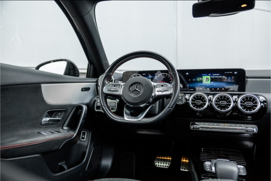 Mercedes-Benz A-Klasse 250 e AMG Line Pano / Sfeerverlichting / Carplay / Night Pakket / 18inch /