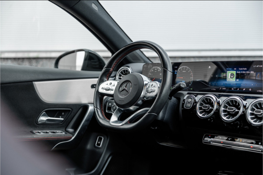 Mercedes-Benz A-Klasse 250 e AMG Line Pano / Sfeerverlichting / Carplay / Night Pakket / 18inch /