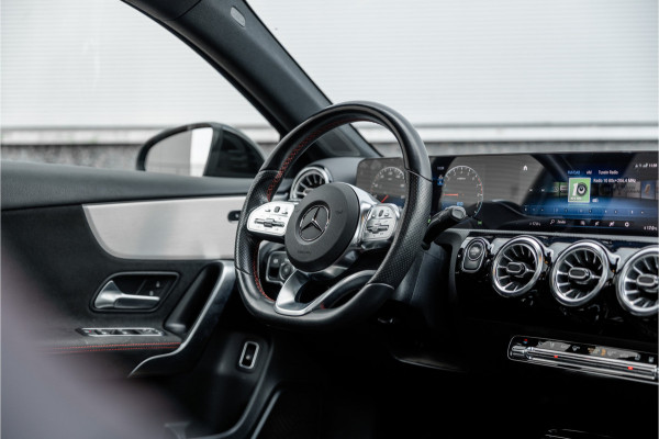 Mercedes-Benz A-Klasse 250 e AMG Line Pano / Sfeerverlichting / Carplay / Night Pakket / 18inch /