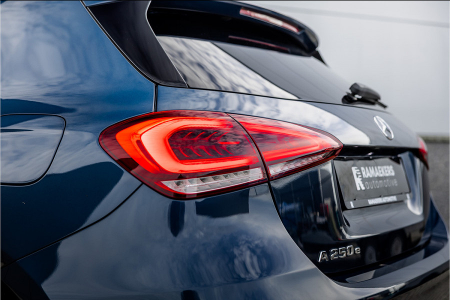 Mercedes-Benz A-Klasse 250 e AMG Line Pano / Sfeerverlichting / Carplay / Night Pakket / 18inch /