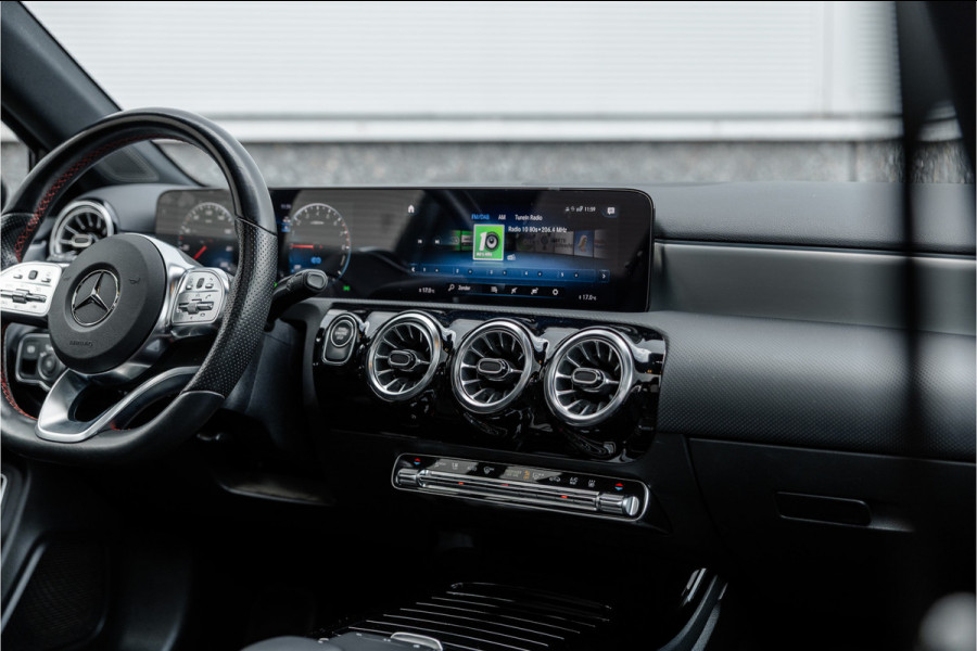 Mercedes-Benz A-Klasse 250 e AMG Line Pano / Sfeerverlichting / Carplay / Night Pakket / 18inch /
