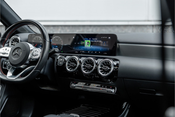 Mercedes-Benz A-Klasse 250 e AMG Line Pano / Sfeerverlichting / Carplay / Night Pakket / 18inch /