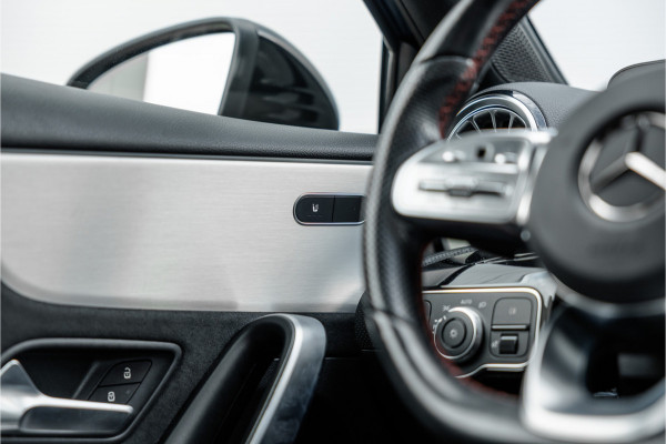 Mercedes-Benz A-Klasse 250 e AMG Line Pano / Sfeerverlichting / Carplay / Night Pakket / 18inch /