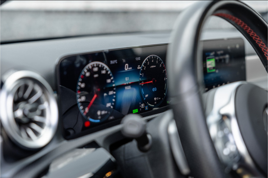 Mercedes-Benz A-Klasse 250 e AMG Line Pano / Sfeerverlichting / Carplay / Night Pakket / 18inch /