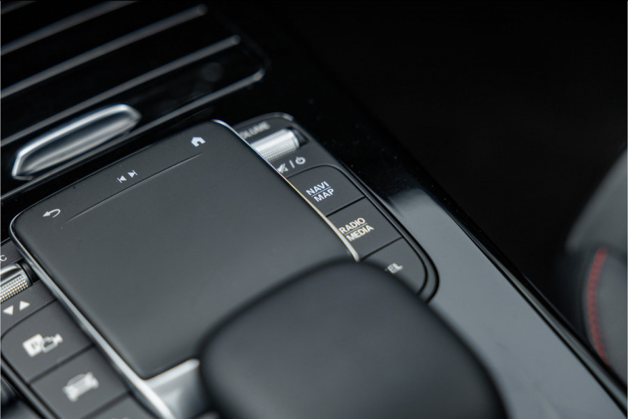 Mercedes-Benz A-Klasse 250 e AMG Line Pano / Sfeerverlichting / Carplay / Night Pakket / 18inch /