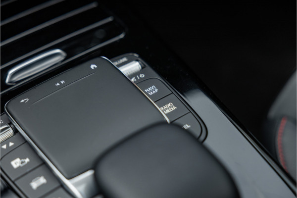 Mercedes-Benz A-Klasse 250 e AMG Line Pano / Sfeerverlichting / Carplay / Night Pakket / 18inch /