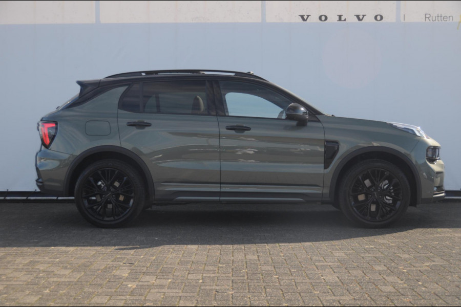 Lynk & Co 01 276PK Automaat More / Adaptive cruise control / Leren bekleding / Elektrisch verstelbare stoelen / Schuif- kanteldak / Trekhaak / Stoel- en stuurverwarming / Parkeersensoren V+A / 360 Graden Camera / Elektrische achterklep / 20" lichtmetalen velgen