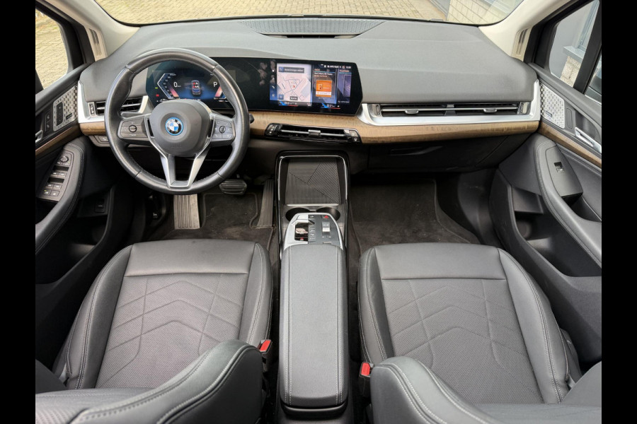 BMW 2 Serie Active Tourer 225e xDrive Luxury Line 17"/Leder + memory/Panoramadak/Stoelmassage/Harman Kardon/Camera/Head-up/Apple Carplay & Android Auto