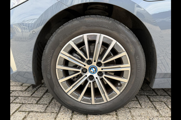 BMW 2 Serie Active Tourer 225e xDrive Luxury Line 17"/Leder + memory/Panoramadak/Stoelmassage/Harman Kardon/Camera/Head-up/Apple Carplay & Android Auto