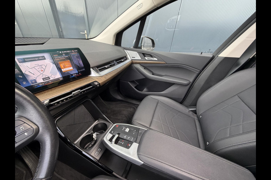 BMW 2 Serie Active Tourer 225e xDrive Luxury Line 17"/Leder + memory/Panoramadak/Stoelmassage/Harman Kardon/Camera/Head-up/Apple Carplay & Android Auto