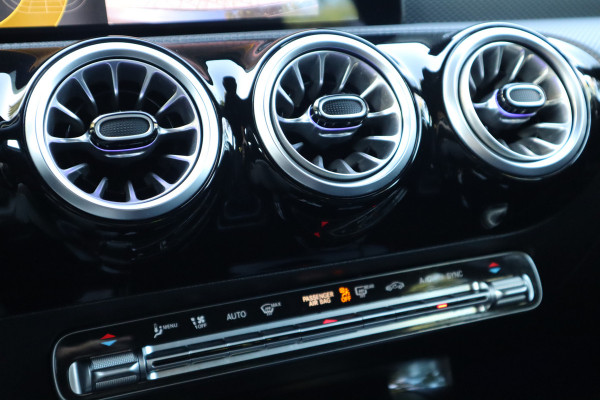 Mercedes-Benz A-Klasse 180 Business Solution Luxury | Sfeerverlichting | Camera |