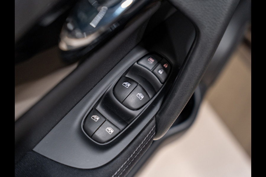 Nissan QASHQAI 1.3 MHEV N-Connecta, Navi, Cruise, Clima, 360 Cam, Trekhaak, Private Glas, PDC, Volledig Onderhoud
